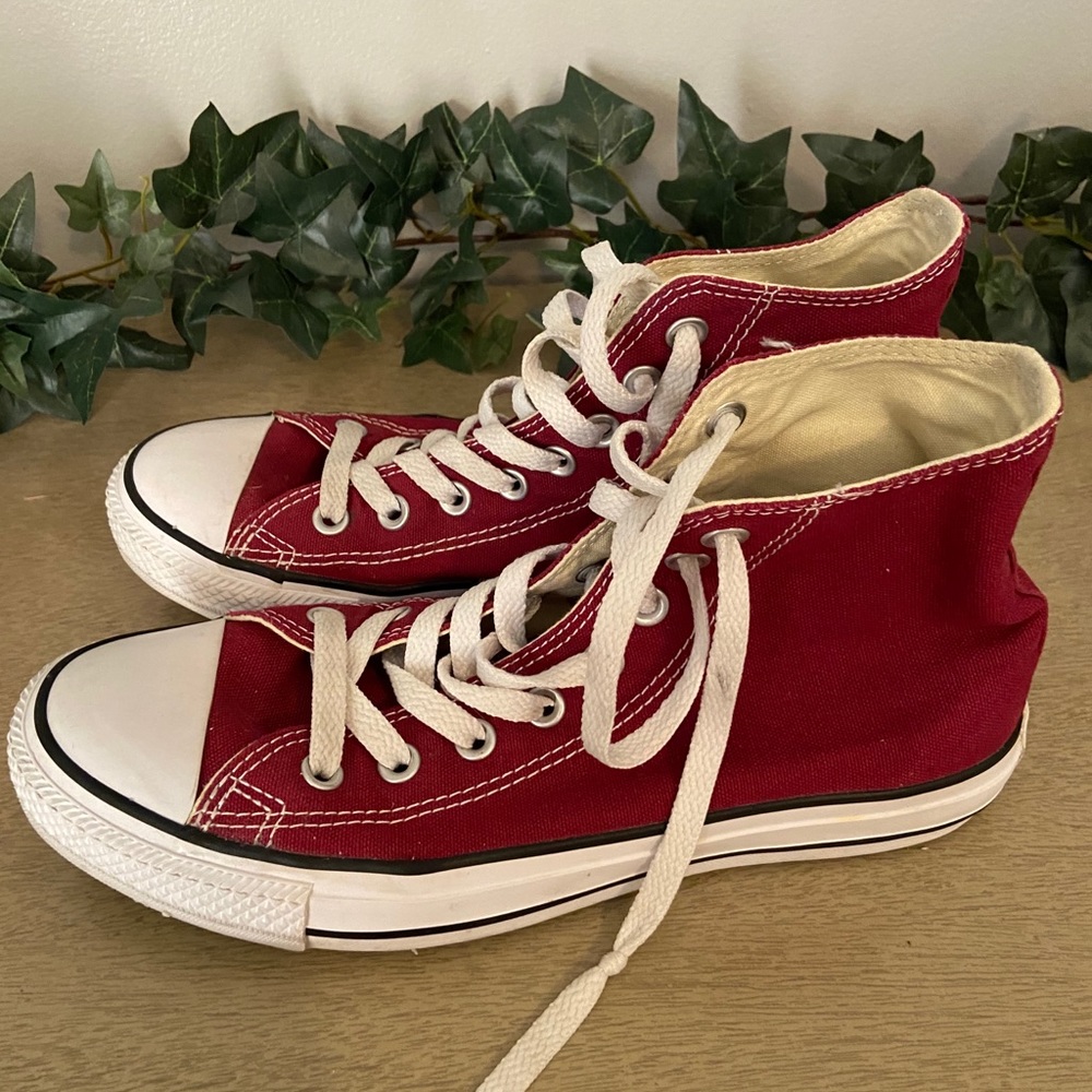 Maroon High top Converse